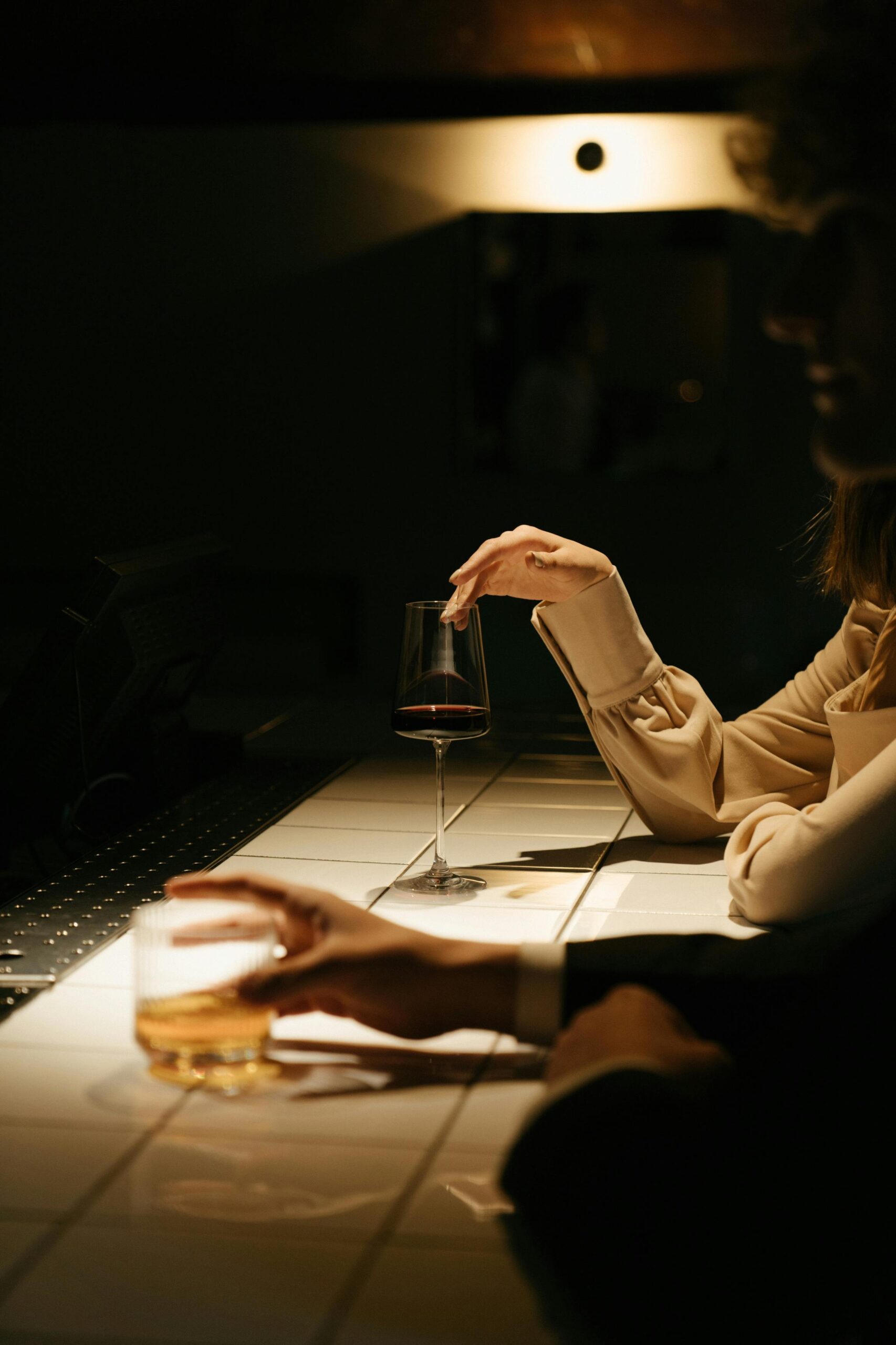 Dégustation de vin de Porto dans une ambiance tamisée